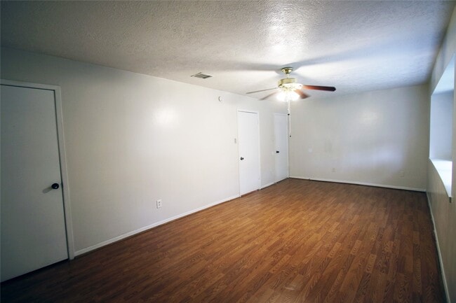 Building Photo - 4105 Vista Rd