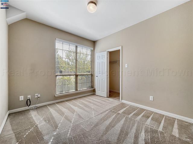 Building Photo - 5859 Foxglove Ln
