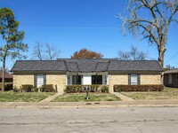 Building Photo - 7723 Dentcrest Dr