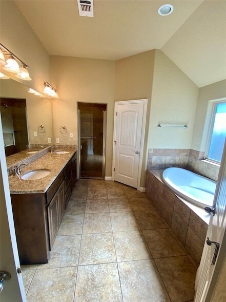 Building Photo - 740 Westgate Dr