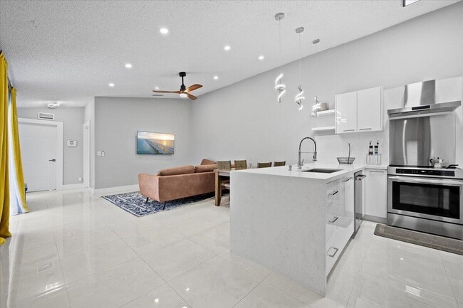 Building Photo - 1329 Periwinkle Pl