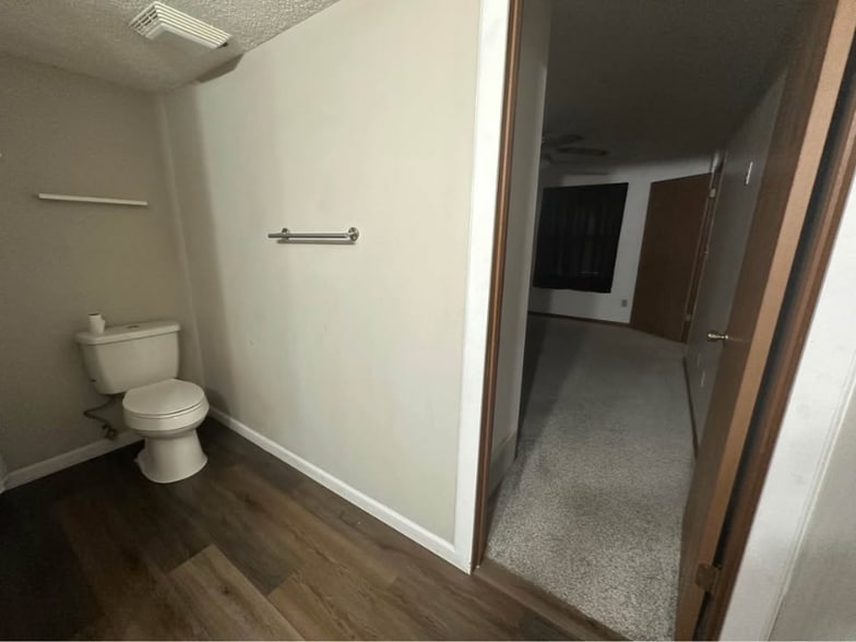 Building Photo - 2062 S Ridge Dr