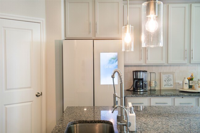 Building Photo - 835 Sarasota Shore Dr