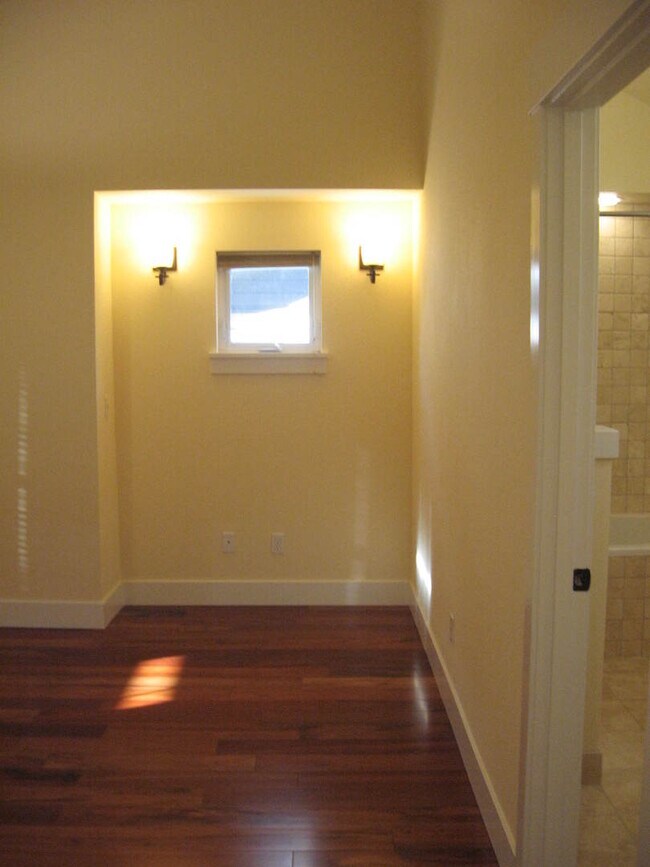 Building Photo - Beautiful finishes, Platinum LEED Certifie...