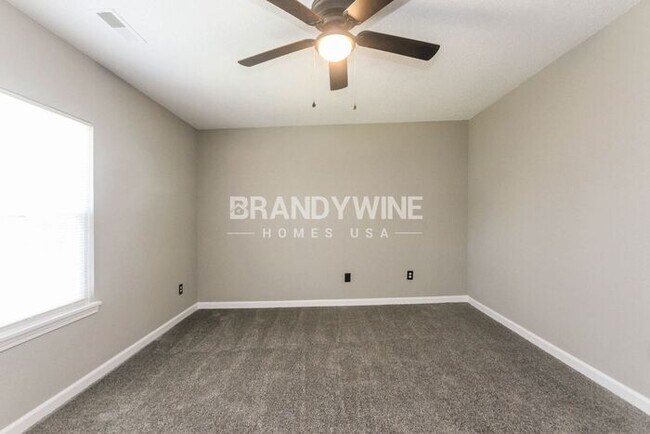 Building Photo - MOVE IN SPECIAL - February FREE with move ...