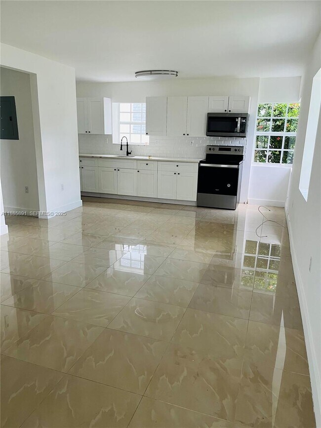 Building Photo - 1935 Marseille Dr