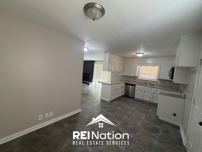 Building Photo - MASSIVE BESSEMER RENTAL! 4BR/2.5BA | High Ceilings & Brick Fireplace | 2-Car Garage!