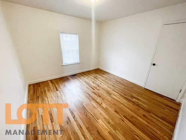 Building Photo - 702 Sumter St