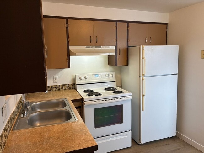 Building Photo - 1007-1011 E Lincoln Ave