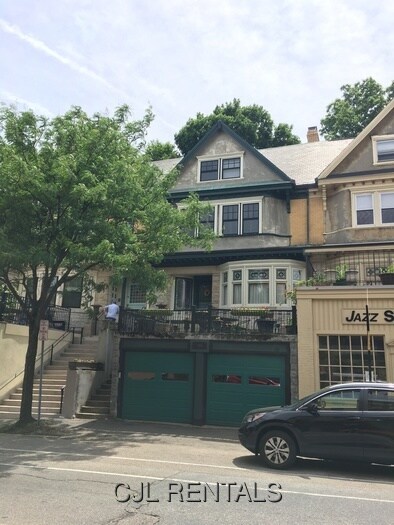 Building Photo - 684 Washington St