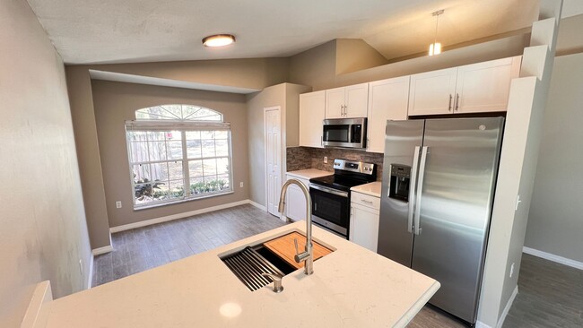Building Photo - BEAUTIFUL 3 Bedroom 2 Bathroom home in Apopka