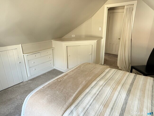 Building Photo - 3 Yost St