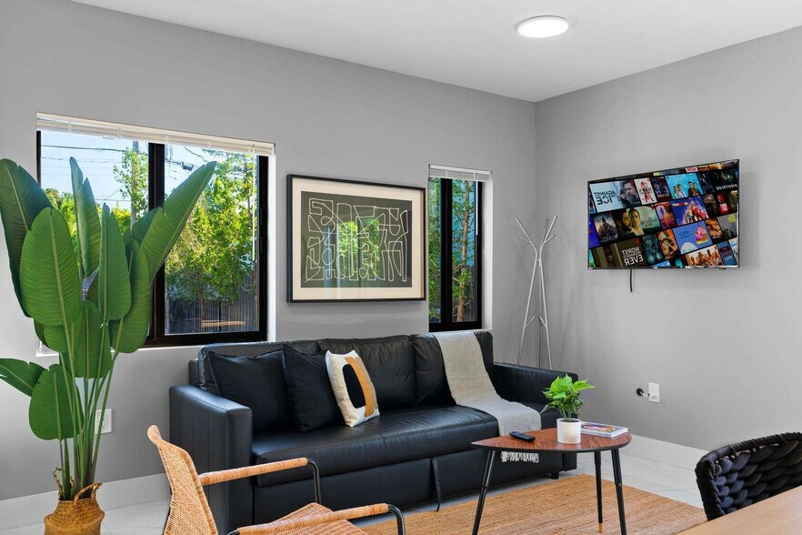 Primary Photo - 1350 NW 28th St