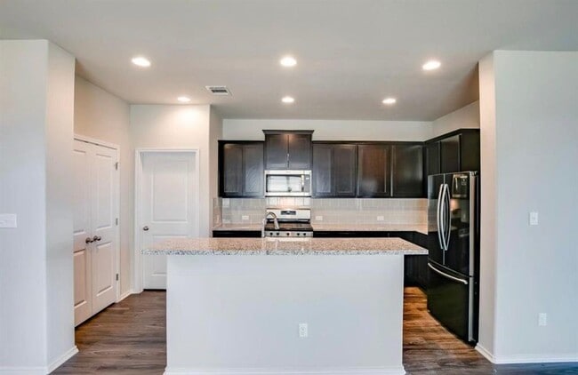 Building Photo - 129 Goldfinch Dr