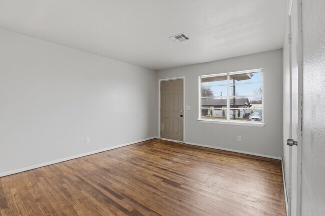 Building Photo - 1520 SE 48th Pl