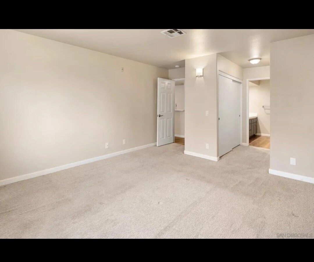 Building Photo - 580 Camino De La Reina