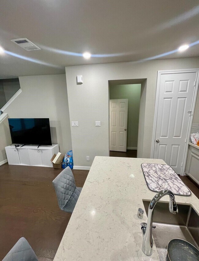 Building Photo - 18225 Crystal Knoll Dr