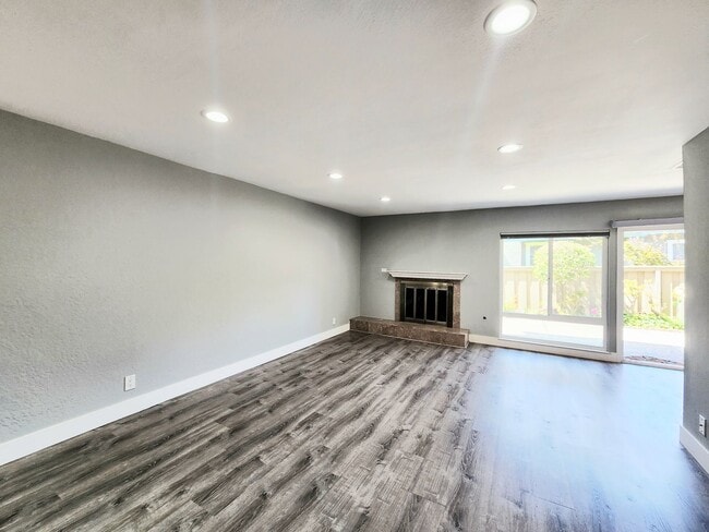 Building Photo - Spacious 4 bedroom in Foster City