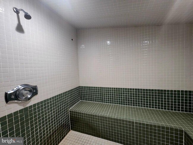 Building Photo - 1121 Arlington Blvd