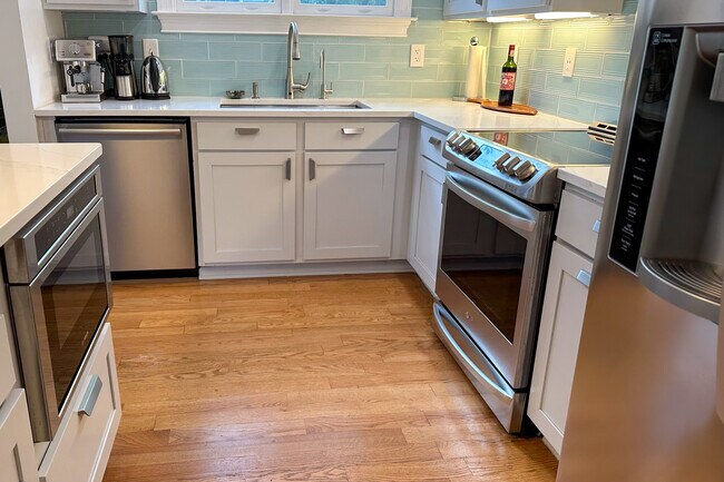 Building Photo - 64 Daniel St SE