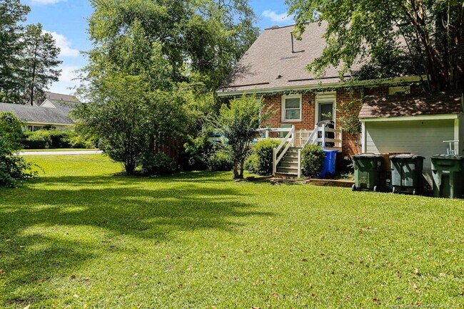 Building Photo - 2999 Delaware Dr