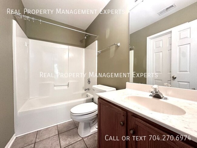 Building Photo - 9902 Redbud Tree Ct