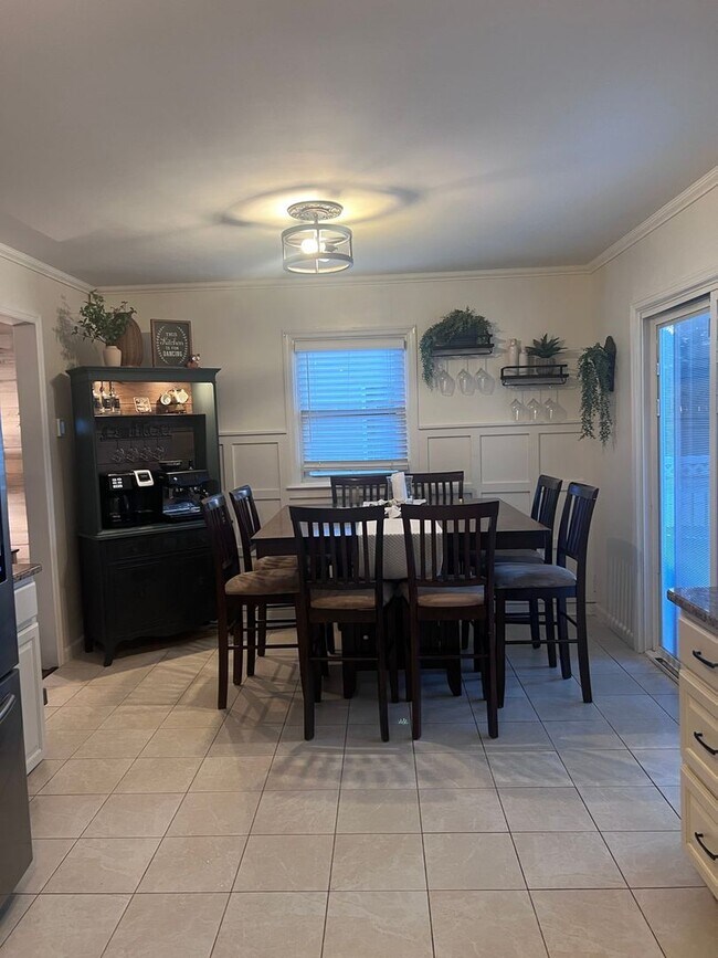 Building Photo - 724 Anna Pl