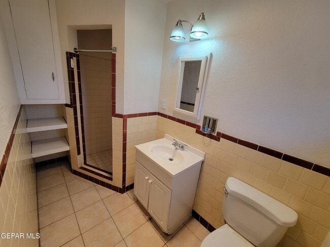 Building Photo - 9513 Fairfax St