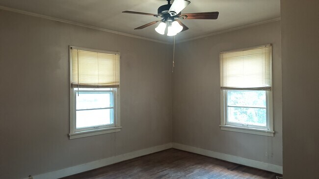 Building Photo - 1605 W 31st Ave