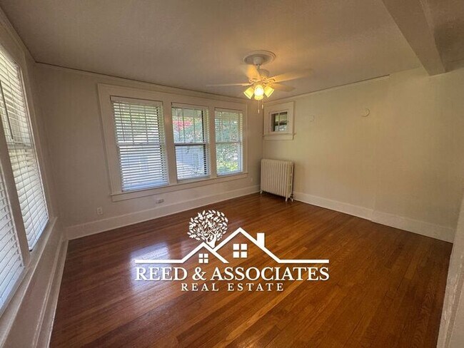 Building Photo - Spacious: 3 Bedroom in Colonial - Yorkshire!