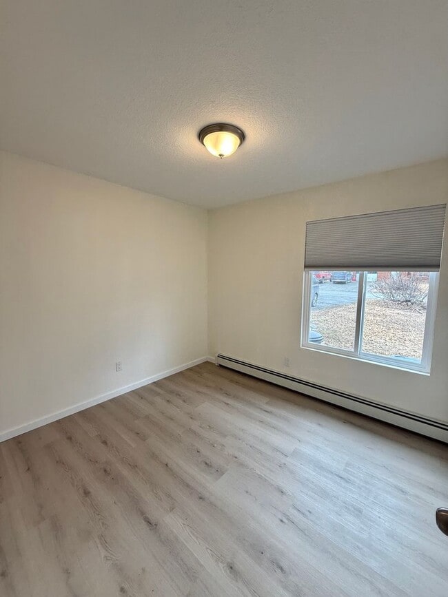 Building Photo - 136 Trumpeter Ave