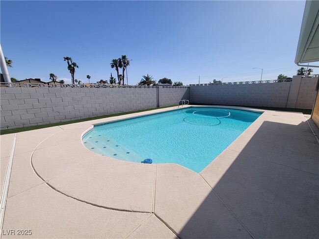 Building Photo - 5836 Corazon Dr
