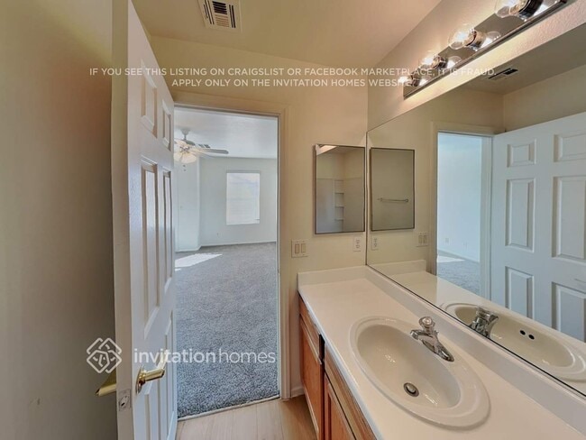 Building Photo - 9274 Hollander Ave