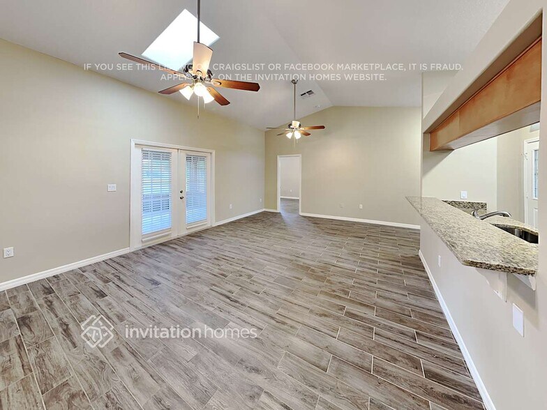 Building Photo - 2399 Sweetwater Blvd