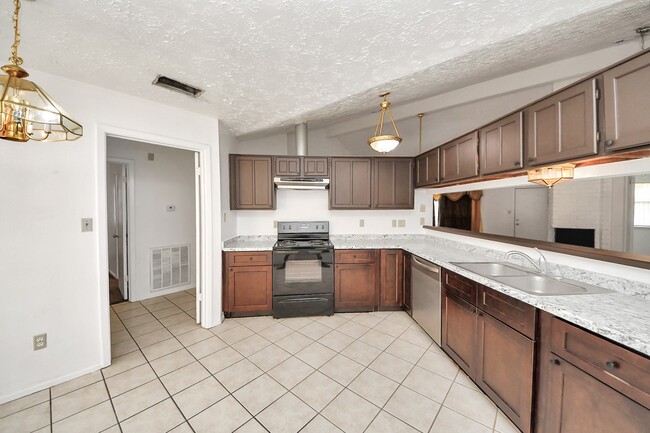 Building Photo - 13610 Piney Oaks Dr
