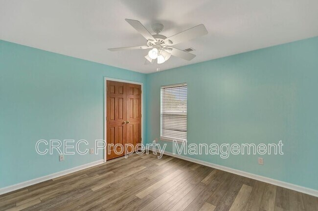 Building Photo - 304 Deep River Rd