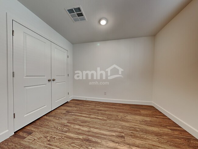 Building Photo - 3333 Blodwen St