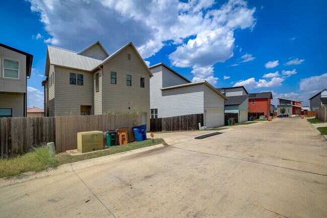 Building Photo - 6205 Seville Dr