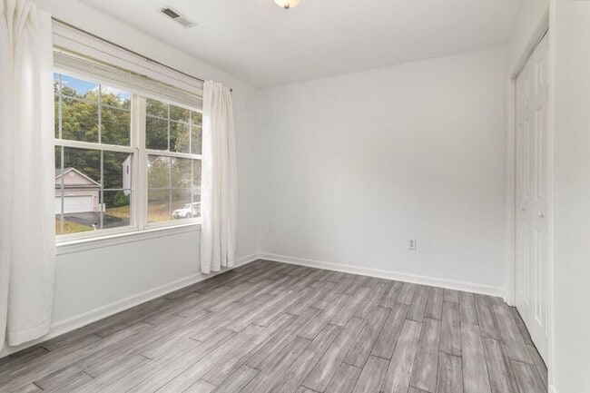 Building Photo - 10115 Chesney Dr
