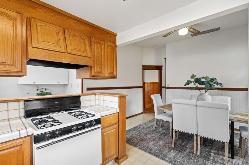 Building Photo - 340 Florence St