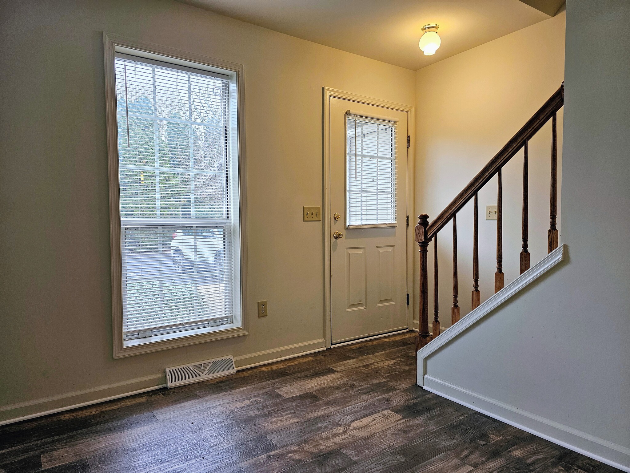 Building Photo - 256 Morgan Dr