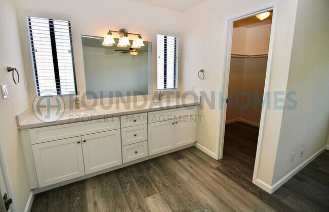 Building Photo - 404 San Marin Dr