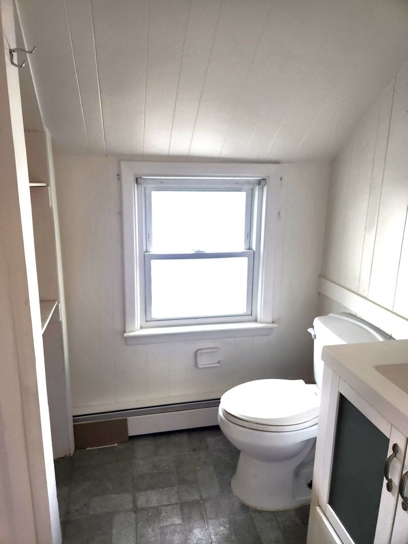 Building Photo - 2 Seminole St