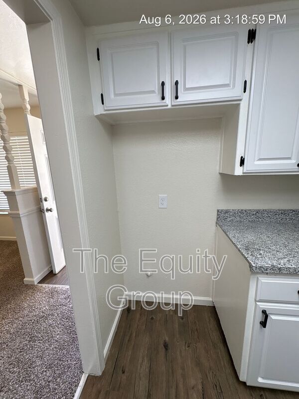 Building Photo - 800 Monarch Cir