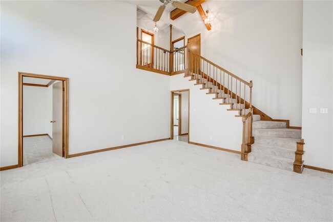 Building Photo - 109 Vinca Dr