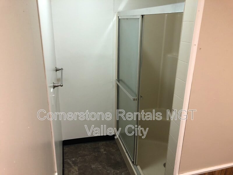 Building Photo - 424 6th Ave NE