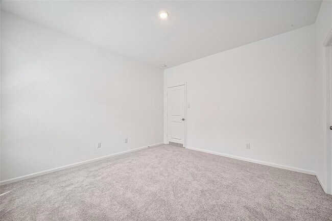 Building Photo - 2430 Dewford Fls Dr