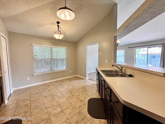 Building Photo - 8467 Charlesgate Cir E