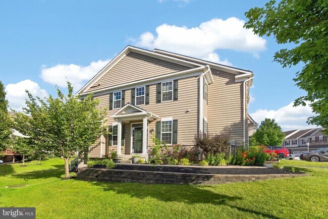 Building Photo - 271 Fairfield Cir W