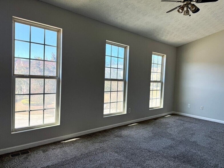 Building Photo - 1708 Redan E